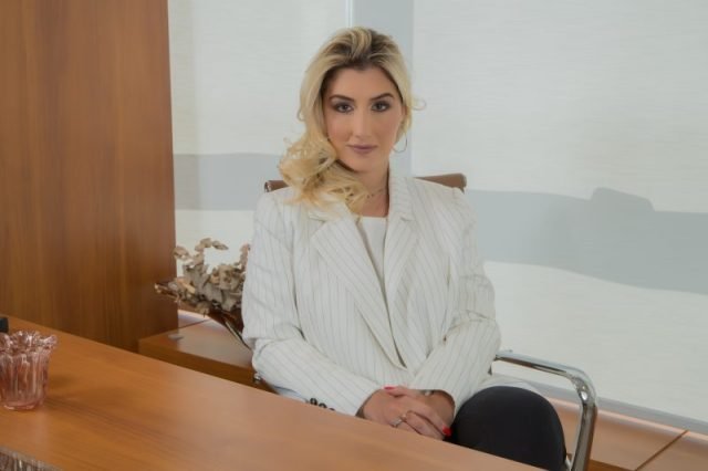 Dermatologista alerta para os cuidados específicos que a pele negra exige