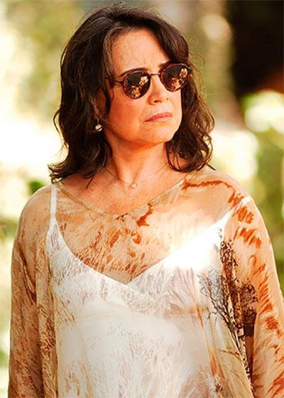 Slide 2 de 7: Regina Duarte já viveu a personagem três vezes: a primeira em História de Amor, a segunda em Por Amor e a terceira e última em Páginas da Vida. Essa última, aliás, marcou a atriz, que mostrou uma mulher livre de preconceitos por adotar uma criança com Síndrome de Down.