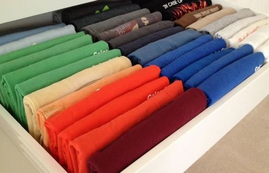 como organizar gavetas com camiseta 