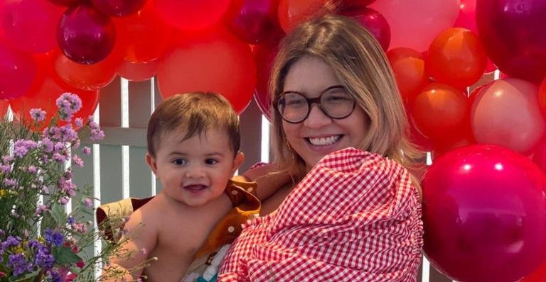 Marília Mendonça exibe primeiros dentinhos de Léo e encanta fãs
