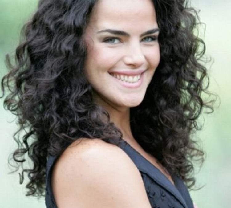 Como cuidar dos cabelos cacheados em casa