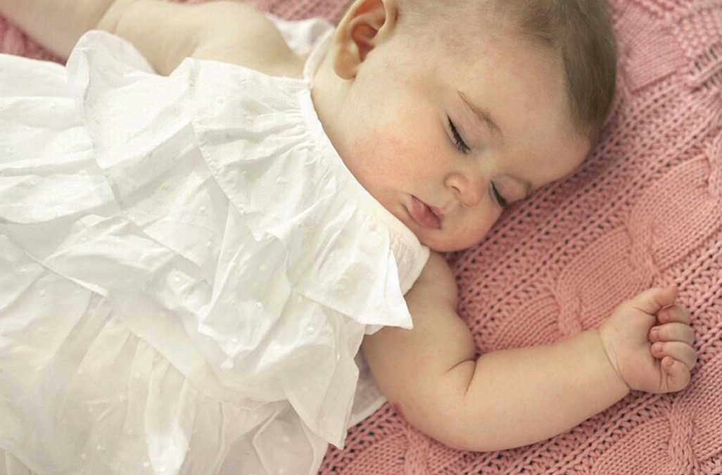 Para seu bebê dormir a noite toda, você precisa evitar esses 5 erros comuns