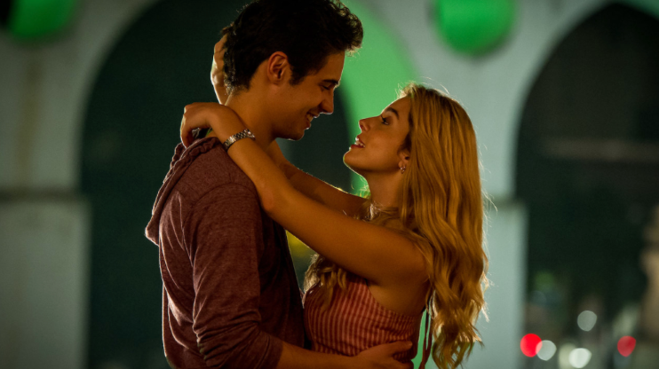 Slide 17 de 20: Um jovem herdeiro de uma família rica decide mentir sobre sua verdadeira origem, após se apaixonar por uma mulher que preza pela independência. Este filme de Bruno Garotti e Anita Barbosa conta com Danilo Mesquita, Giovanna Lancellotti e Fernanda Paes Leme no elenco principal.