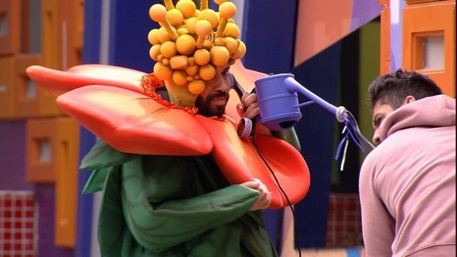 BBB 21: Gilberto atendeu big fone e indicou Karol Conká ao paredão - Reprodução/Globoplay