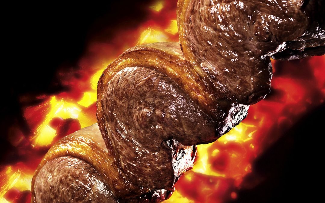 Como fazer um bom churrasco no fim de semana se divertir e economizar!