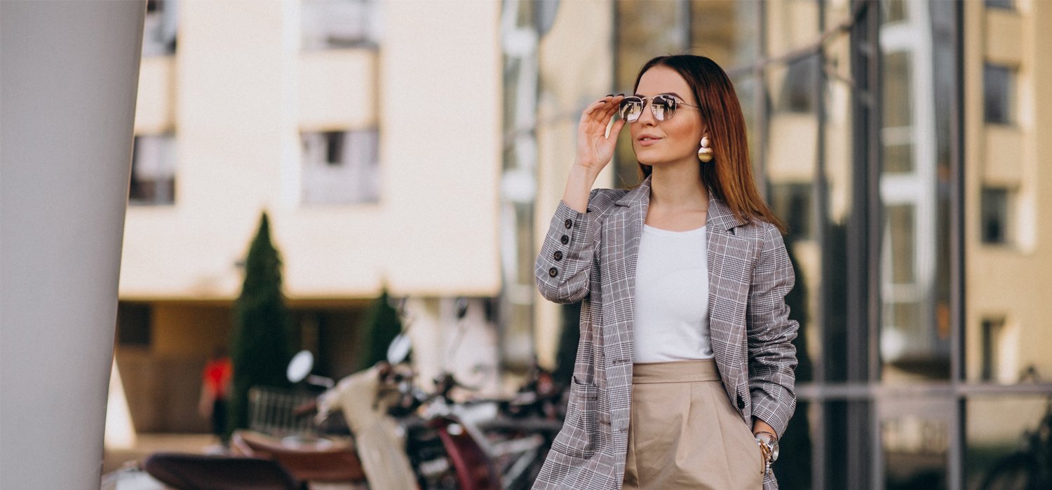 Curso superior e trabalhos acadêmicos na área de Design de Moda.