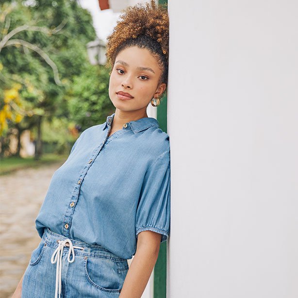 Top jeans com mangas bufantes Top jeans com mangas bufantes