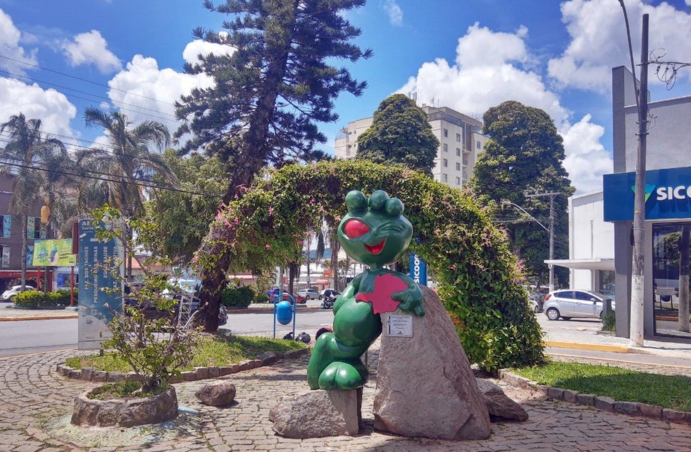 Estátua ET de Varginha (MG) — Foto: Franco Junior/g1
